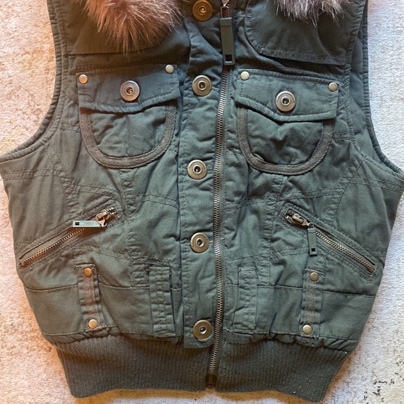 Small Green Vest - Picture 3 of 7